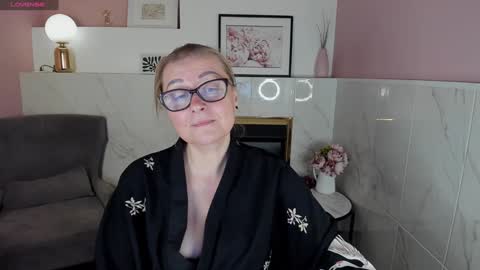 Snapshot of alexandra_kind chatting on 12/27/24, 02:58 Alexandra online show from 12/27/24, 02:58