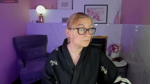 Snapshot of alexandra_kind chatting on 01/08/25, 05:05 Alexandra online show from 01/08/25, 05:05