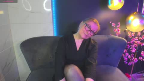 Snapshot of alexandra_kind chatting on 01/10/25, 02:34 Alexandra online show from 01/10/25, 02:34