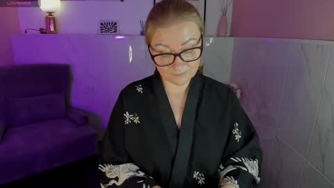 Snapshot of alexandra_kind chatting on 01/17/25, 11:18 Alexandra online show from 01/17/25, 11:18