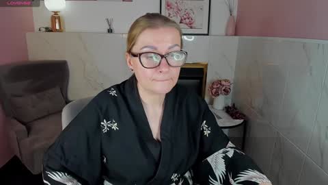 Snapshot of alexandra_kind chatting on 01/31/25, 12:17 Alexandra online show from 01/31/25, 12:17