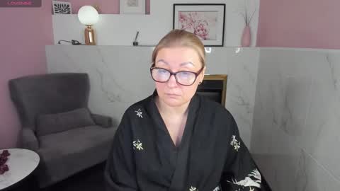 Snapshot of alexandra_kind chatting on 02/12/25, 02:43 Alexandra online show from 02/12/25, 02:43