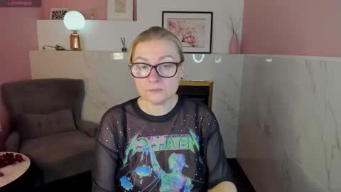 Snapshot of alexandra_kind chatting on 02/17/25, 05:36 Alexandra online show from 02/17/25, 05:36