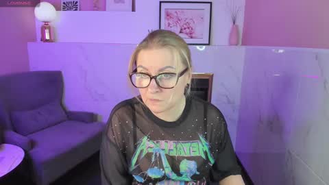 Snapshot of alexandra_kind chatting on 02/23/25, 06:01 Alexandra online show from 02/23/25, 06:01