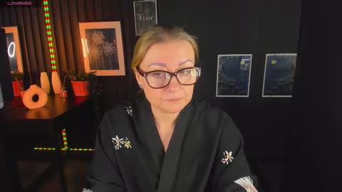 Snapshot of alexandra_kind chatting on 03/05/25, 01:21 Alexandra online show from 03/05/25, 01:21