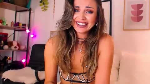 Snapshot of alexandrawooow chatting on 03/24/26, 07:41 alexandrawooow online show from 03/24/26, 07:41