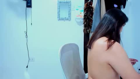 Snapshot of alexarobins chatting on 11/18/25, 05:56 Alexa online show from 11/18/25, 05:56