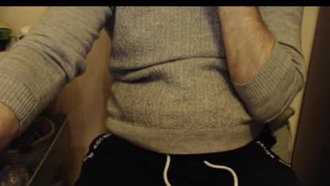 Snapshot of alexbelly chatting on 10/08/25, 10:29 alexbelly online show from 10/08/25, 10:29