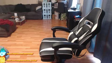 Snapshot of alexbrotkopf chatting on 09/15/25, 08:14 Alex online show from 09/15/25, 08:14