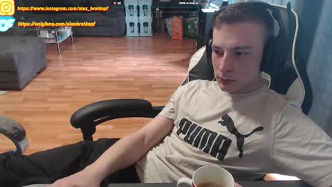 Snapshot of alexbrotkopf chatting on 09/27/25, 02:11 Alex online show from 09/27/25, 02:11