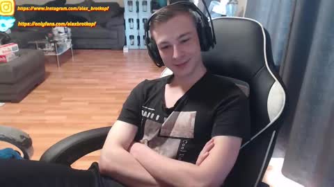 Snapshot of alexbrotkopf chatting on 09/30/25, 02:11 Alex online show from 09/30/25, 02:11