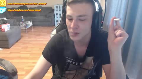 Snapshot of alexbrotkopf chatting on 10/01/25, 02:12 Alex online show from 10/01/25, 02:12