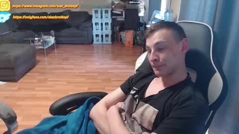 Snapshot of alexbrotkopf chatting on 10/02/25, 02:46 Alex online show from 10/02/25, 02:46