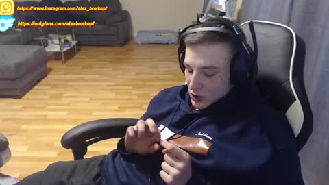 Snapshot of alexbrotkopf chatting on 10/07/25, 02:14 Alex online show from 10/07/25, 02:14