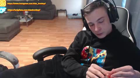 Snapshot of alexbrotkopf chatting on 10/09/25, 02:15 Alex online show from 10/09/25, 02:15