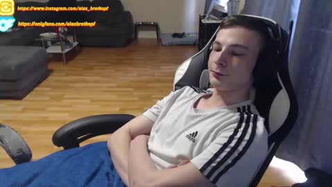 Snapshot of alexbrotkopf chatting on 10/10/25, 02:05 Alex online show from 10/10/25, 02:05