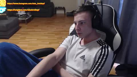 Snapshot of alexbrotkopf chatting on 10/11/25, 02:15 Alex online show from 10/11/25, 02:15