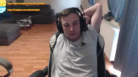 Snapshot of alexbrotkopf chatting on 10/22/25, 02:17 Alex online show from 10/22/25, 02:17