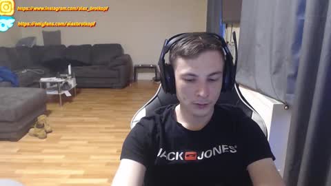 Snapshot of alexbrotkopf chatting on 10/31/25, 04:08 Alex online show from 10/31/25, 04:08