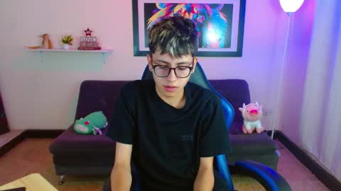 Snapshot of alexcum_18 chatting on 05/15/26, 02:13 alex online show from 05/15/26, 02:13