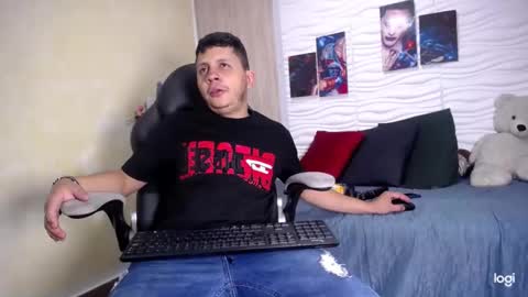 Snapshot of alexe_xx chatting on 02/17/25, 04:31 Alex online show from 02/17/25, 04:31