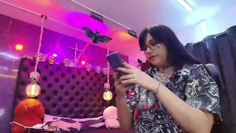 Snapshot of alexhoe_ chatting on 02/18/25, 06:47 Alex online show from 02/18/25, 06:47