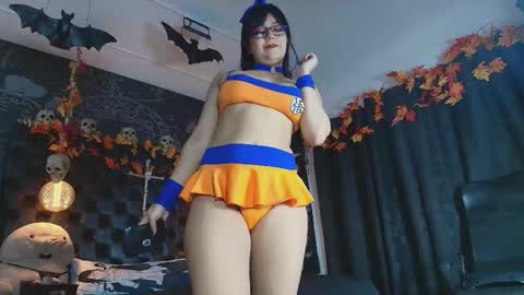 Snapshot of alexhoe_ chatting on 10/17/25, 08:00 Alex online show from 10/17/25, 08:00