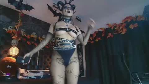 Snapshot of alexhoe_ chatting on 10/29/25, 06:42 Alex online show from 10/29/25, 06:42