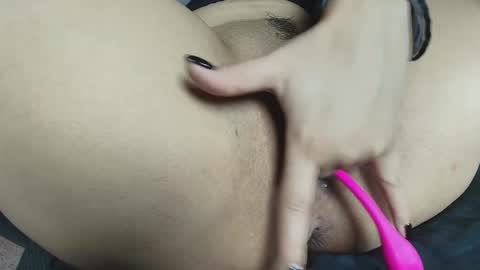 Snapshot of alexhoe_ chatting on 11/16/25, 06:35 Alex online show from 11/16/25, 06:35