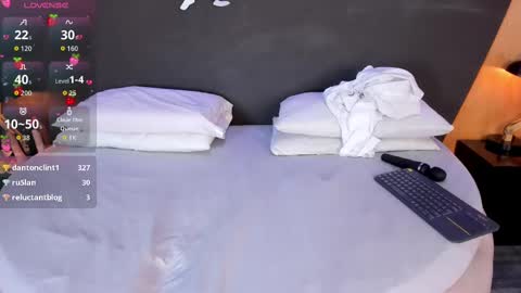 Snapshot of alexia__cox chatting on 10/31/25, 04:24 Alexia online show from 10/31/25, 04:24