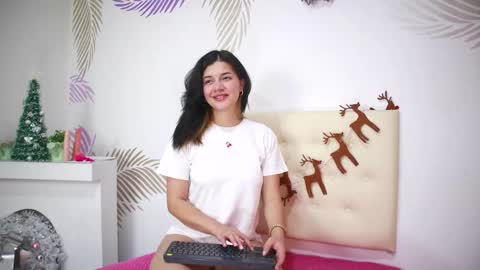 Snapshot of alexia_clark7 chatting on 12/14/25, 03:23 alexia_clark7 online show from 12/14/25, 03:23