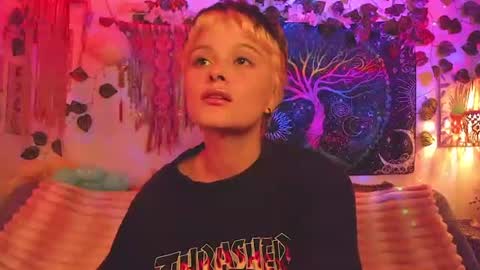 Snapshot of alexiafisher_ chatting on 07/04/26, 01:01 Alex online show from 07/04/26, 01:01