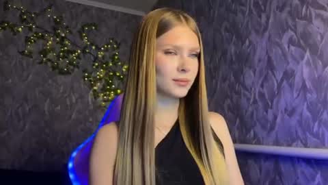 Snapshot of alexialunaris chatting on 06/15/26, 11:23 Alexia online show from 06/15/26, 11:23