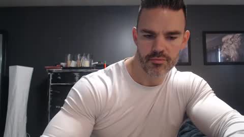 Snapshot of alexiarain chatting on 11/18/25, 02:43 Alex online show from 11/18/25, 02:43