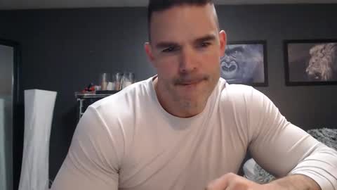 Snapshot of alexiarain chatting on 12/18/25, 02:17 Alex online show from 12/18/25, 02:17