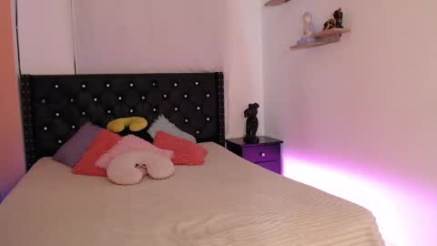 Alexis online show from 09/17/25, 05:20