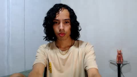 Snapshot of alexis21_ chatting on 04/04/26, 02:14 Alexis online show from 04/04/26, 02:14