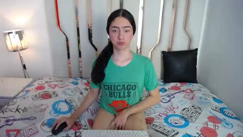 -- ALEXIS -- online show from 10/31/25, 12:33