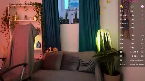 Snapshot of alexis_luv_ chatting on 10/24/25, 02:13 Alexis online show from 10/24/25, 02:13