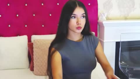 Snapshot of alexisdevine chatting on 09/18/25, 04:25 alexisdevine online show from 09/18/25, 04:25
