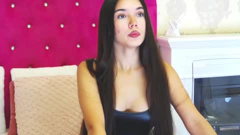 Snapshot of alexisdevine chatting on 10/06/25, 04:21 alexisdevine online show from 10/06/25, 04:21