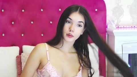 Snapshot of alexisdevine chatting on 10/18/25, 04:26 alexisdevine online show from 10/18/25, 04:26