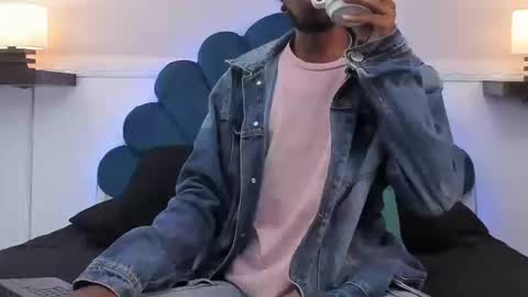 Snapshot of alexjaccob chatting on 09/25/25, 01:37 Alex Jaccob online show from 09/25/25, 01:37