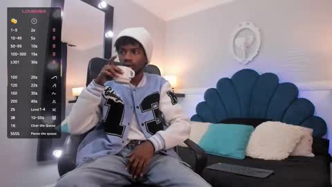 Snapshot of alexjaccob chatting on 10/25/25, 01:18 Alex Jaccob online show from 10/25/25, 01:18