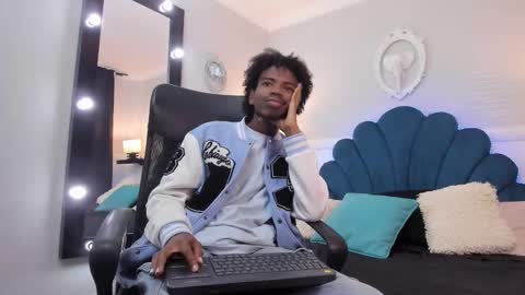 Snapshot of alexjaccob chatting on 10/28/25, 01:03 Alex Jaccob online show from 10/28/25, 01:03