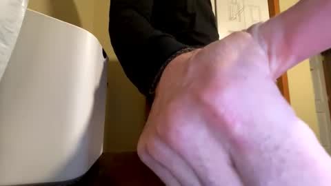 Snapshot of alexjamess6000 chatting on 12/21/25, 01:24 Alex online show from 12/21/25, 01:24