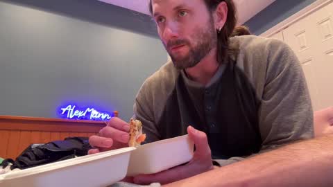 Snapshot of alexmanndickerson chatting on 12/01/24, 09:15 Alex Mann online show from 12/01/24, 09:15