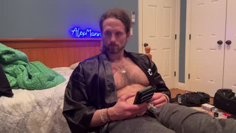 Snapshot of alexmanndickerson chatting on 12/21/24, 02:19 Alex Mann online show from 12/21/24, 02:19