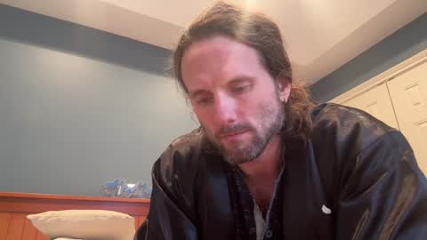 Snapshot of alexmanndickerson chatting on 12/24/24, 02:01 Alex Mann online show from 12/24/24, 02:01