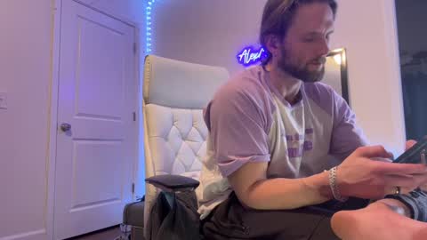 Snapshot of alexmanndickerson chatting on 01/19/25, 01:43 Alex Mann online show from 01/19/25, 01:43